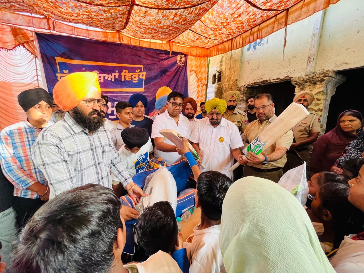 MLA Kuljit Singh Randhawa reached Karkor, Baroli and Amla on the second day of Nasha Niyamuna Yatra.